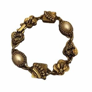 Vtg ART Signed Brushed Goldtone Link Bracelet W/Bee&Flower & Faux Pearl Links